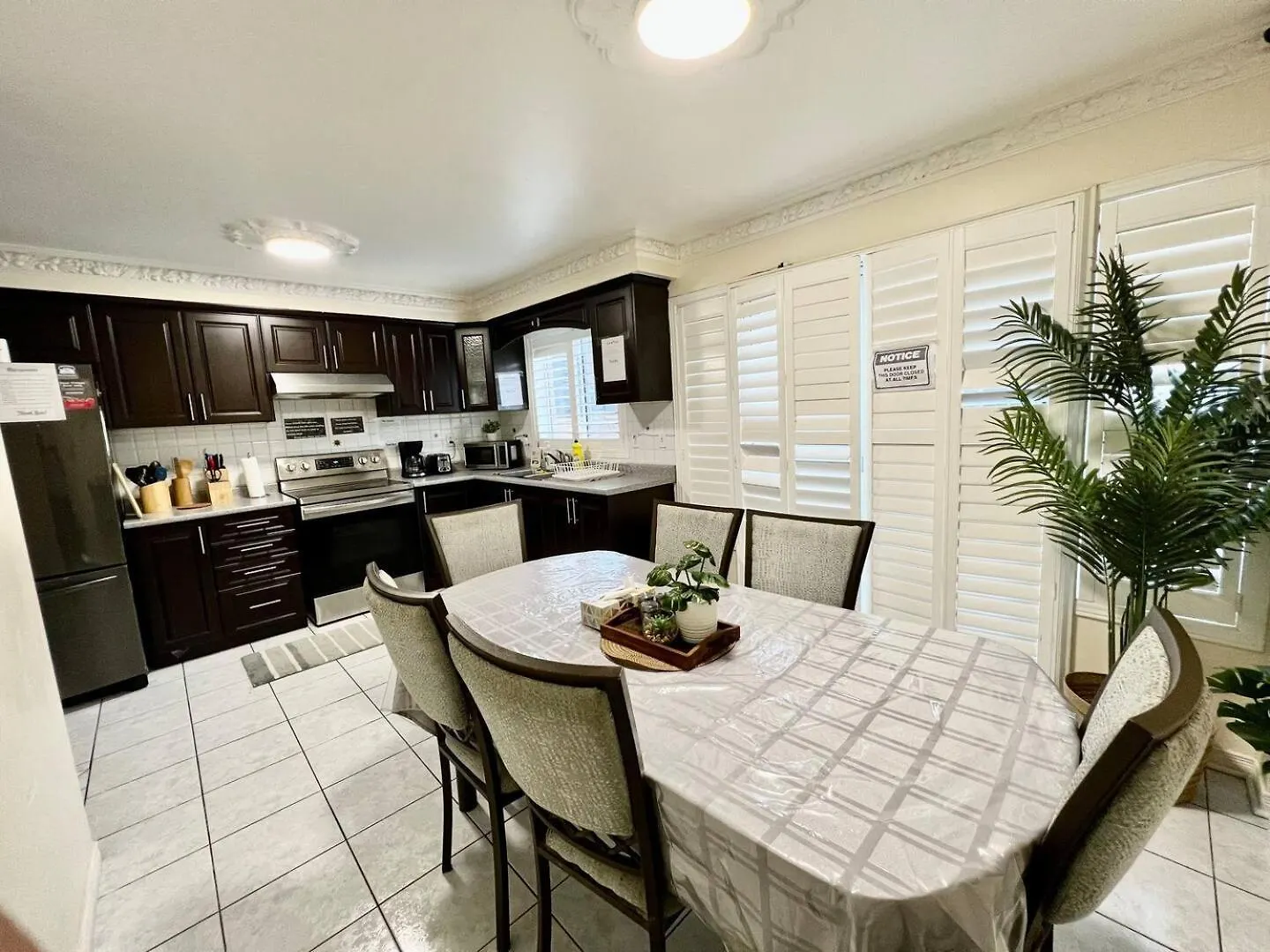R7 Room Near Airport Mississauga Kanada