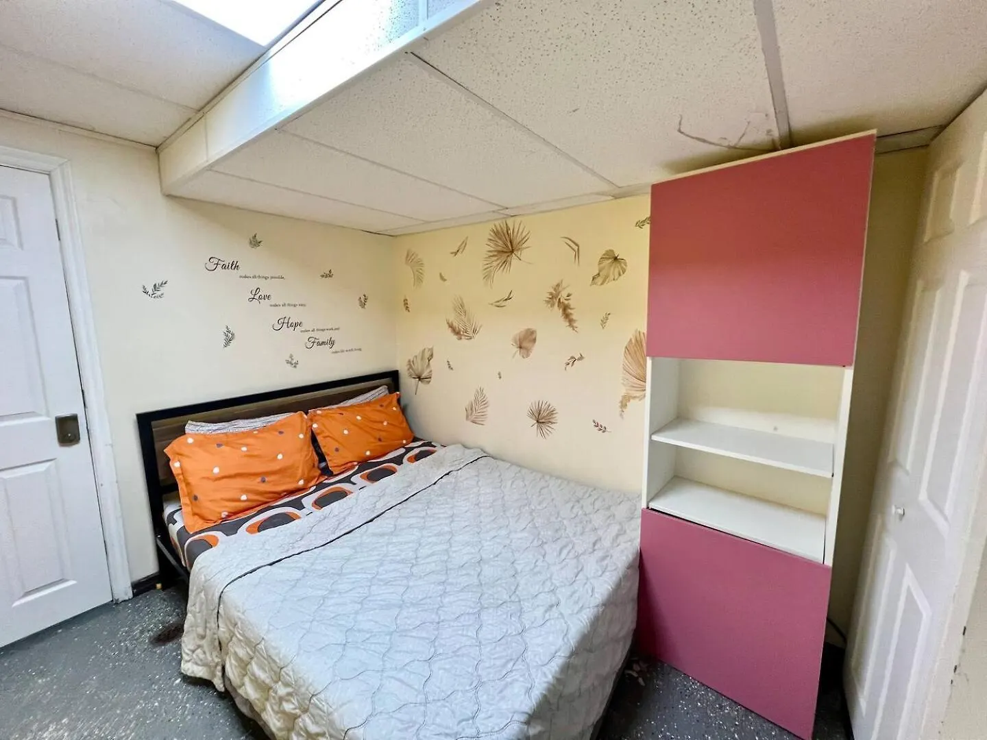R7 Room Near Airport Mississauga Kanada
